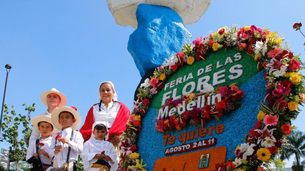 flores medellin2 Decoración con flores en desfile feria de las flores en Medellin con Viajando tu Mundo